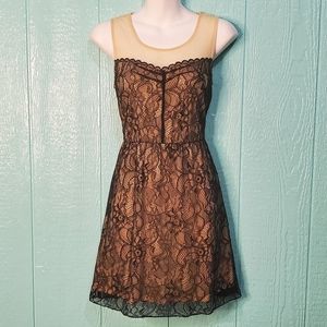 ♥️Young Essence Black/beige dress floral lace elastic at waist sleeveless Size S